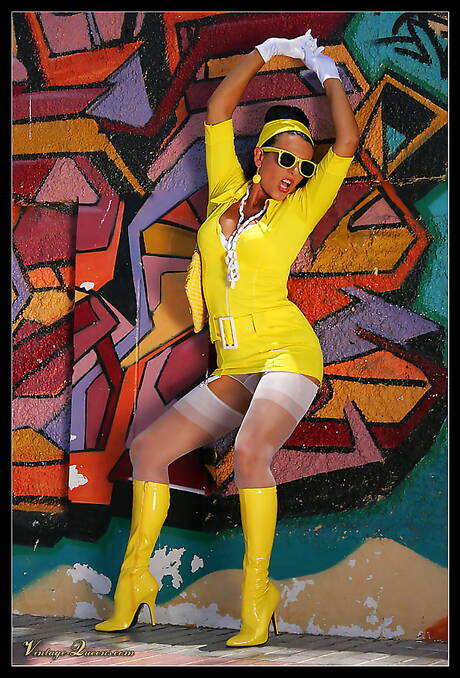 Retro Queens invite you to explore free photos featuring juicy maiden exhibit beautiful form