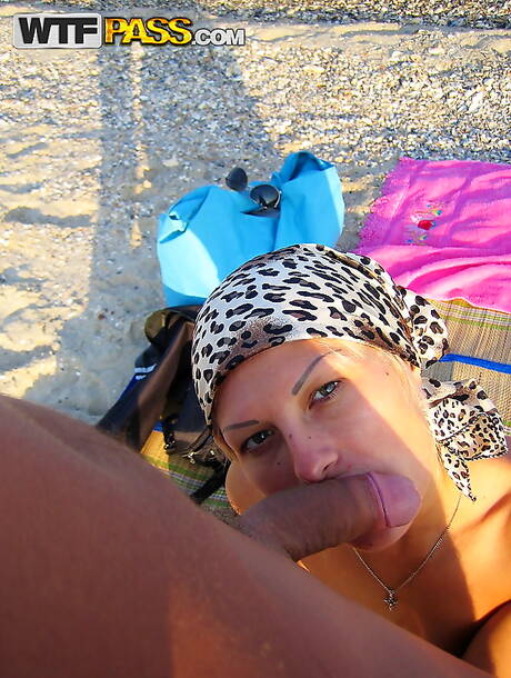 Private Sex Tapes pleased to share with you a free picture gallery with Adele in hot sex action